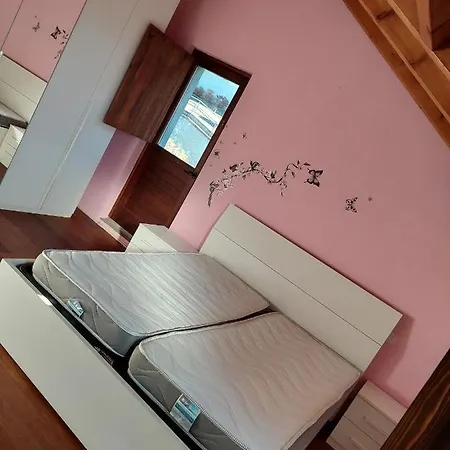 Luci Dal Lago 2 公寓